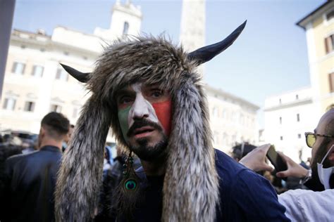 hermes ferrari moglie nome|Hermes Ferrari, lo «Sciamano», dalle proteste anti Green pass al .